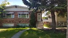 5 Bedrooms Half Duplex for rent