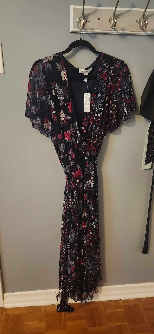 Robe longue neuve gr 1 xl bleu marin fleury 80$