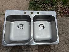 The stainless steel sinks