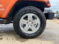2011 Jeep WRANGLER UNLIMITED 4WD Sahara | No Accident | One Owne - Photo 10