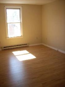 Central Downtown 3rd Floor 1 Bedroom Available August 1st - Photo 4