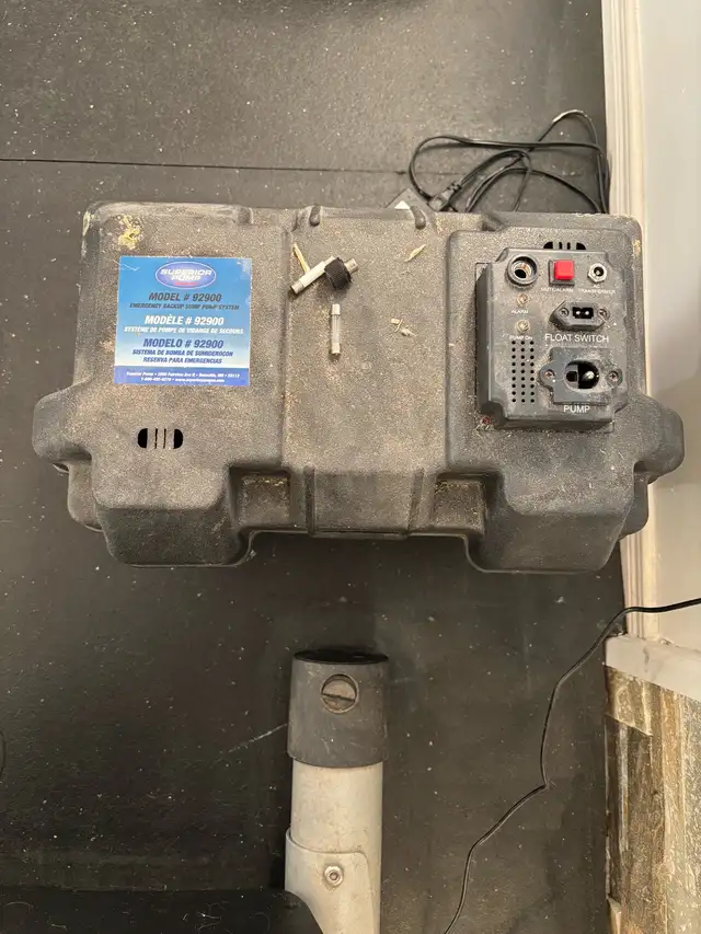 Sump pump battery back up system