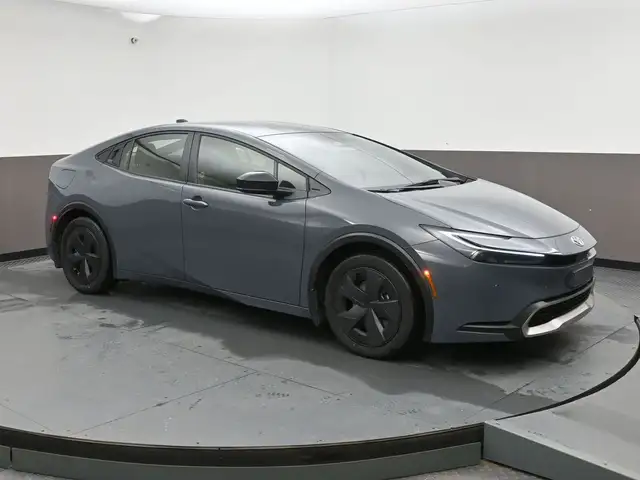 2025 Toyota Prius SE PLUG-IN HYBRID FUEL SIPPING AND STYLISH!