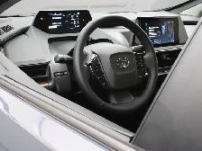 2025 Toyota Prius SE PLUG-IN HYBRID FUEL SIPPING AND STYLISH! - Photo 5
