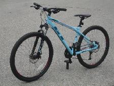 ALMOST NEW 27.5' GT PRO SERIES 24 SPD, DISC BRAKES & SUSPENSION! - Photo 2