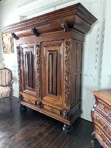 Antique Dutch Linen Cabinet - Photo 4