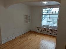 3 Bedroom Sandy Hill Apartment for Rent (508 Besserer St) - Photo 9
