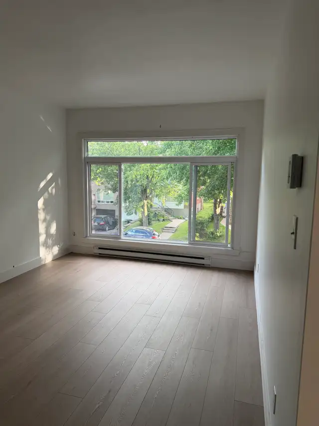 Un grand 51/2 haut d’un duplex à louer ville Saint-Laurent