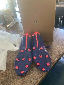 Nike soccer shoes - Photo 2