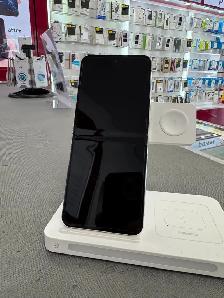Unlocked Samsung Z flip 5 256gb, for $549 with 1 year warranty - Photo 2