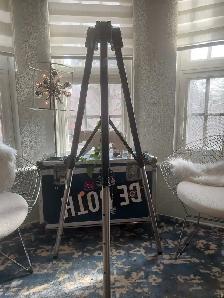 Professional Tripod for Sale - Photo 2
