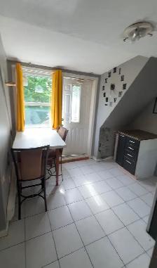 3rd Floor Studio - All Inclusive - Lakeshore & Islington
