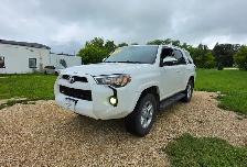 2018 Toyota 4Runner SR5 4WD /NAV/LOADED/LOW KM/LOCAL! - Photo 3