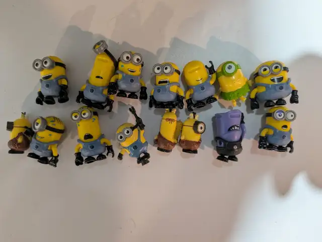 Lot of 15 gently used Mini 1' Minions Figures