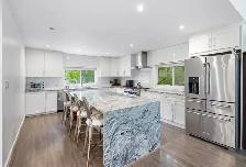 2253sqft 3bdrm bungalow situated on a 0.5acre riverfront lot! - Photo 2
