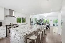 2253sqft 3bdrm bungalow situated on a 0.5acre riverfront lot! - Photo 4