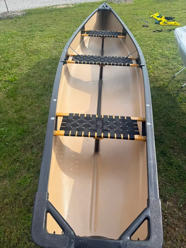 Old town discovery 15ft canoe 3 seater square stern like new
