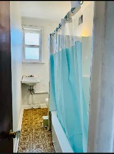 One Bedroom Apartment in south Etobicoke available - Photo 5
