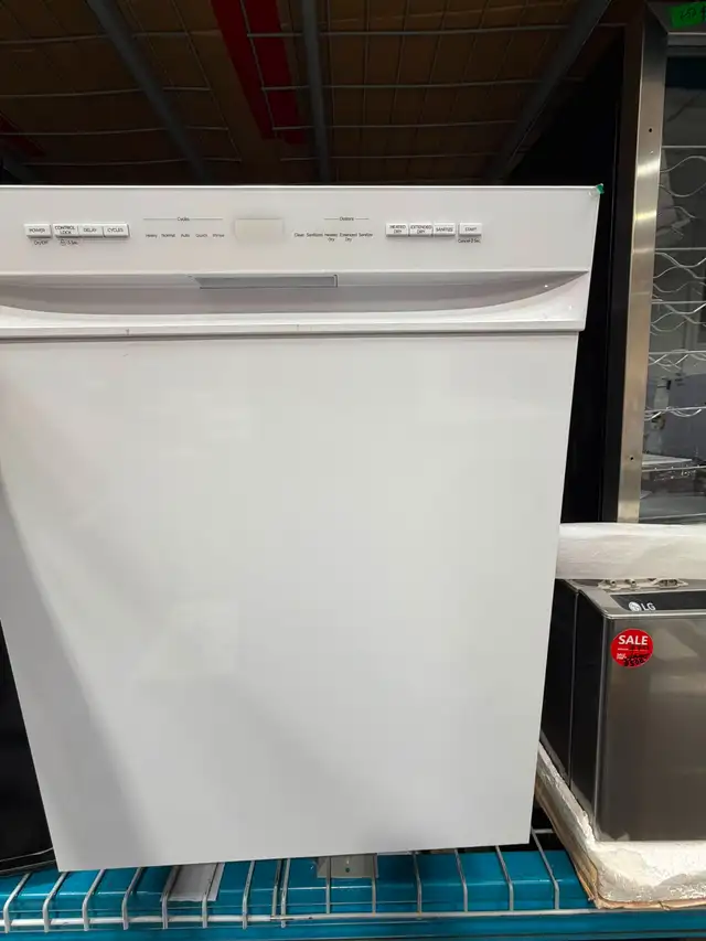 Midea 24' Front Control Dishwasher (MDF24P2BWW)
