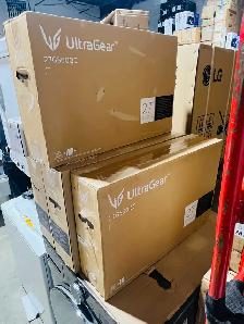 LG UltraGear 27' Curved QHD Gaming Monitor