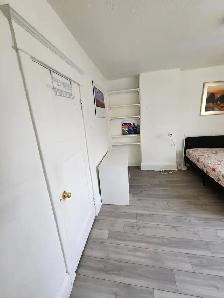 Extra large room, utilities wifi included, St. Clair & Christie - Photo 5