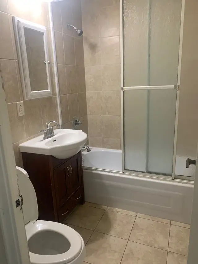 Bathurst/Finch – 1 Bedroom Apt  w/Parking Avail August 1st