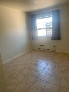 Bathurst/Finch – 1 Bedroom Apt  w/Parking Avail August 1st - Photo 2