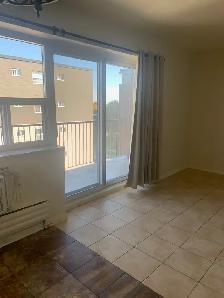 Bathurst/Finch – 1 Bedroom Apt  w/Parking Avail August 1st - Photo 3