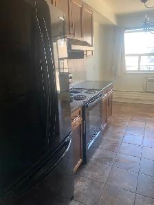 Bathurst/Finch – 1 Bedroom Apt  w/Parking Avail August 1st - Photo 4