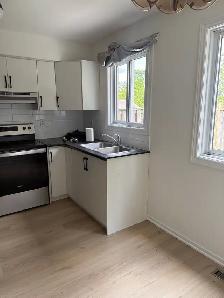 SPACIOUS THREE BEDROOM TOWNHOME IN WESTMOUNT - Photo 5