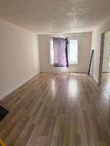 SPACIOUS THREE BEDROOM TOWNHOME IN WESTMOUNT - Photo 7
