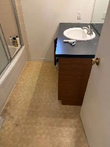 SPACIOUS THREE BEDROOM TOWNHOME IN WESTMOUNT - Photo 10