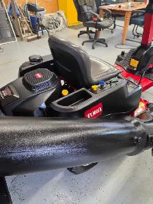 toro 42' zero turn with bagger! - Photo 5