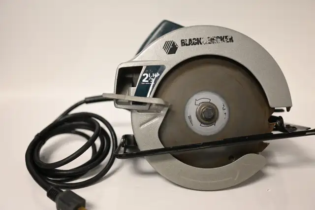 Circular saw Black & Decker 7 1/4' USED in working condition