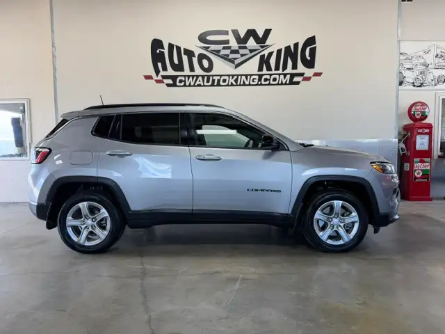 2023 Jeep Compass North / 4x4 / Low Mb. Kms / Warranty