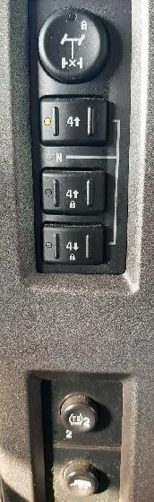 HUMMER H2 with a CRAZY AMOUNT of CHROME ACCESSORIES!! - Photo 10