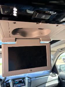 2019 Chevrolet Suburban LT 'DVD & Sunroof' - Photo 8
