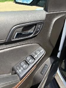 2019 Chevrolet Suburban LT 'DVD & Sunroof' - Photo 9