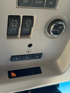 2019 Chevrolet Suburban LT 'DVD & Sunroof' - Photo 16