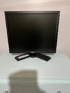 For Sale Dell 19 inch LCD Professional Monitor