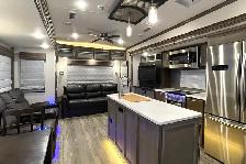 2020 Forest River Cardinal 3780LFLE – Pre-Owned 5th Wheel - Photo 12