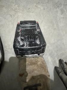 Milwaukee 12 Amp $ 5 Amp battery - Photo 3