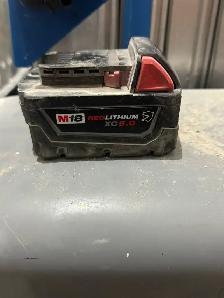 Milwaukee 12 Amp $ 5 Amp battery - Photo 5
