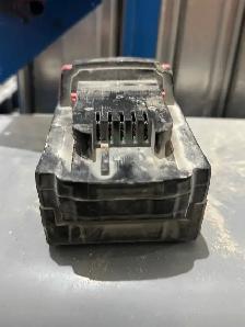 Milwaukee 12 Amp $ 5 Amp battery - Photo 6