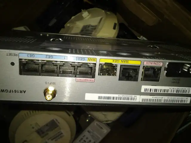 Huawei AR161FGW-Lc wifi   4g lte dual sim 5000  cisco routers pc