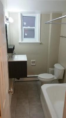 Renovated 1-BR Central Apartment – Heat & Parking Included - Photo 2