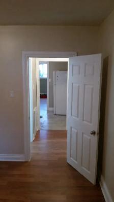 Renovated 1-BR Central Apartment – Heat & Parking Included - Photo 8