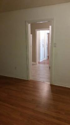 Renovated 1-BR Central Apartment – Heat & Parking Included - Photo 9