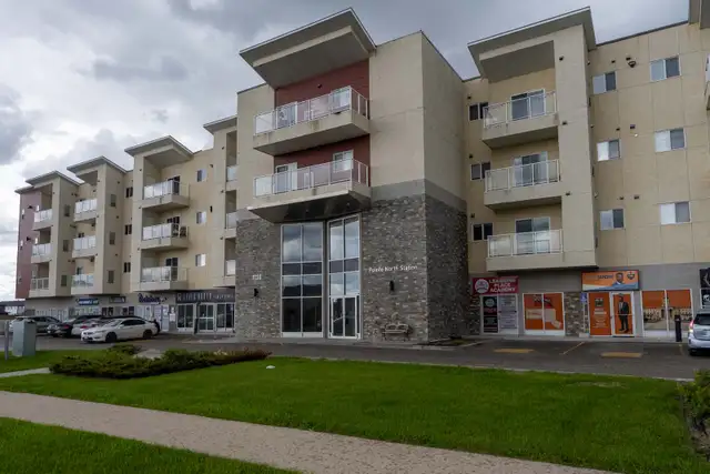 Like new 3 bedroom, 2 bath, condo in the Maples!