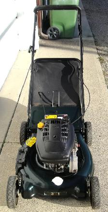 YARDWORKS REAR BAG GAS LAWNMOWER - Photo 3